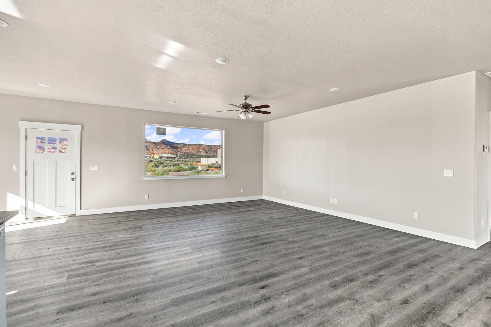 Sam Reed HDR interior example of an unfurnished living room